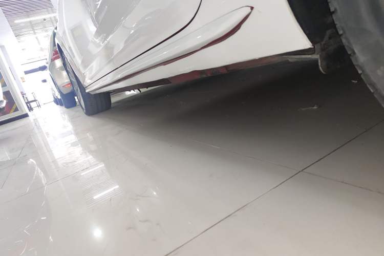 Used Audi A4L 2019 40 TFSI Fashion Edition China VI Emission Standard Left Side Sill
