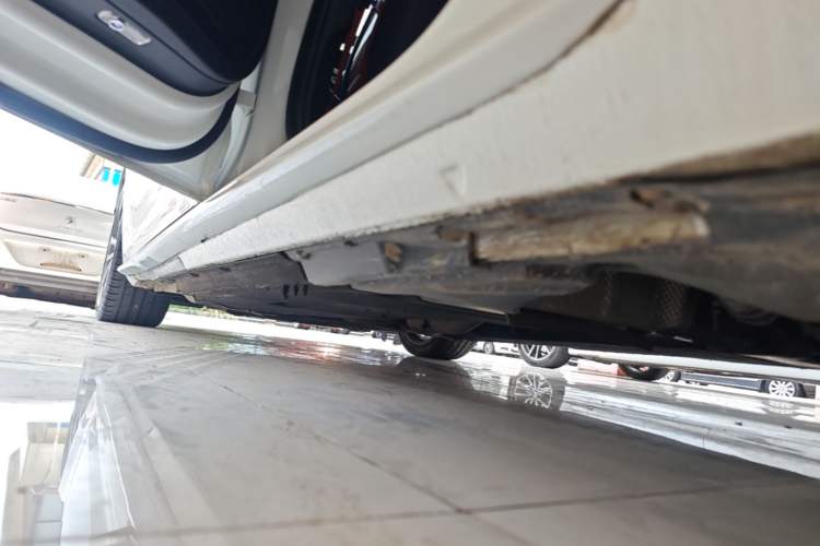 Used Audi A4L 2019 40 TFSI Fashion Edition China VI Emission Standard Left Side Sill