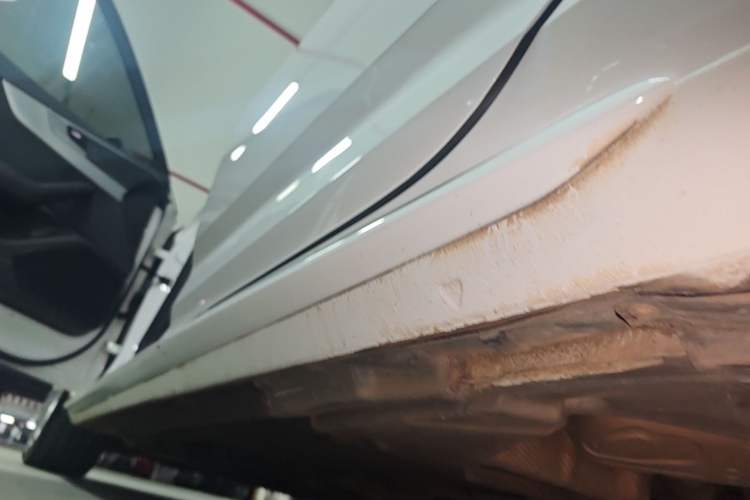 Used Audi A4L 2019 40 TFSI Fashion Edition China VI Emission Standard Left Side Sill