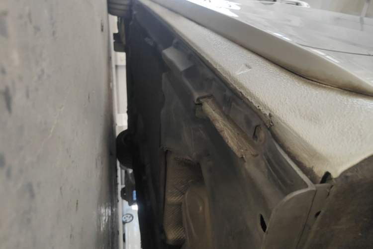 Used Audi A4L 2019 40 TFSI Fashion Edition China VI Emission Standard Left Side Sill