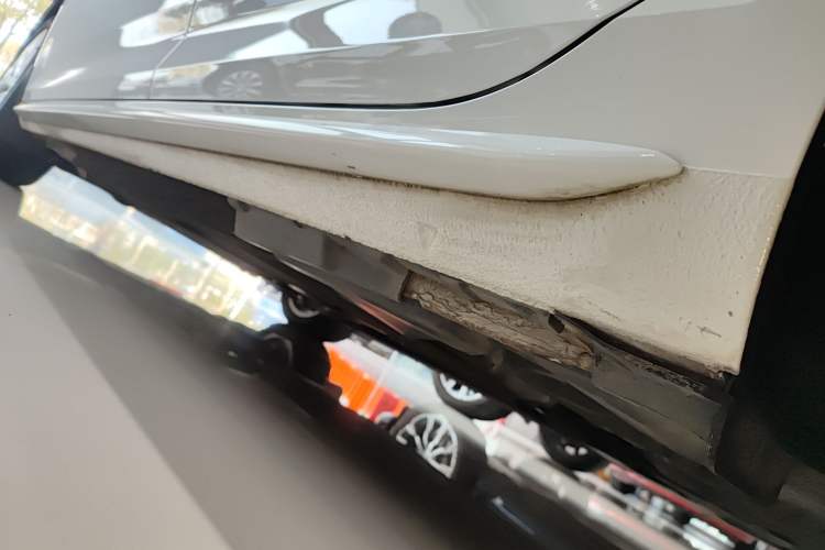 Used Audi A4L 2019 40 TFSI Ambition China VI Left Side Sill
