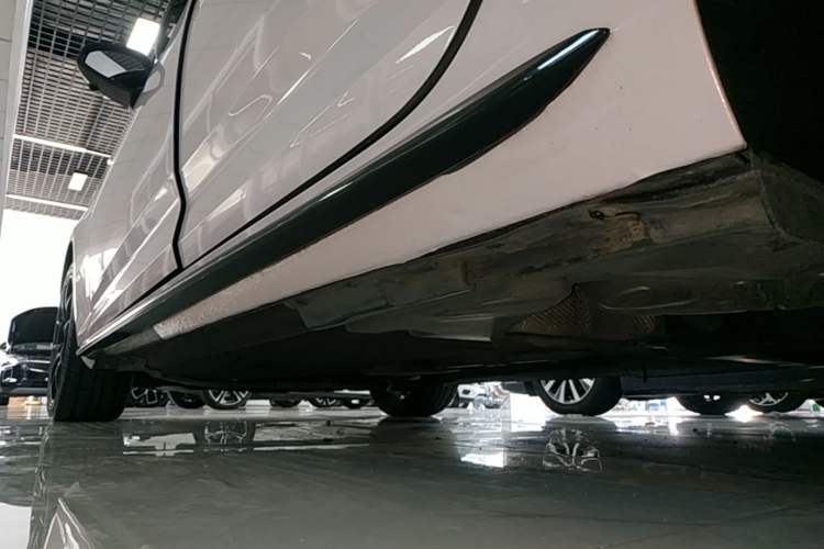 Used Audi A4L 2019 40 TFSI Fashion Edition China VI Emission Standard Left Side Sill