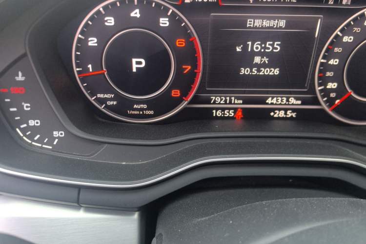Used Audi A4L 2019 40 TFSI Fashion Edition China VI Emission Standard Odometer Close Up