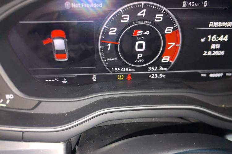Used Audi A4L 2019 40 TFSI Fashion Edition China VI Emission Standard Odometer Close Up