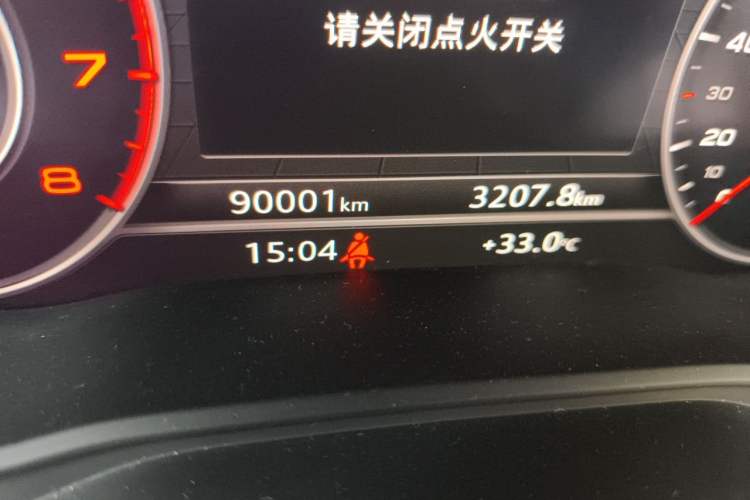 Used Audi A4L 2019 40 TFSI Fashion Edition China VI Emission Standard Odometer Close Up