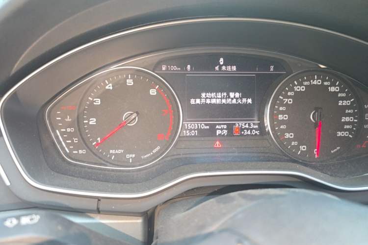 Used Audi A4L 2019 40 TFSI Ambition China VI Odometer Close Up