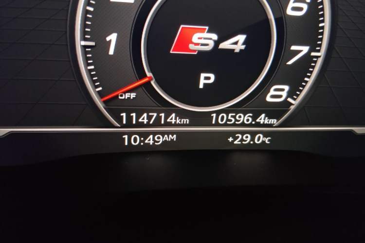 Used Audi A4L 2019 40 TFSI Ambition Version China V Odometer Close Up