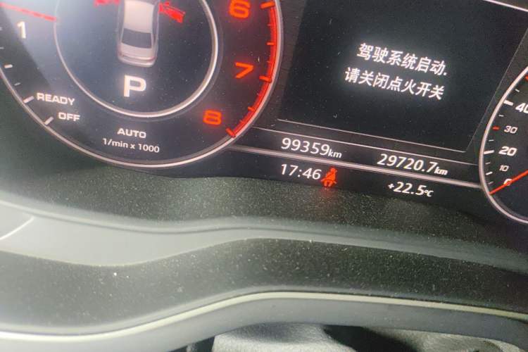 Used Audi A4L 2019 40 TFSI Fashion Edition China VI Emission Standard Odometer Close Up