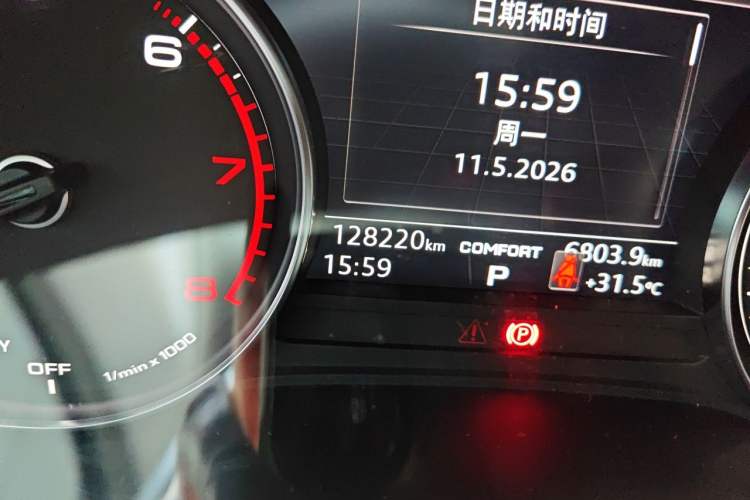 Used Audi A4L 2019 40 TFSI Ambition China VI Odometer Close Up