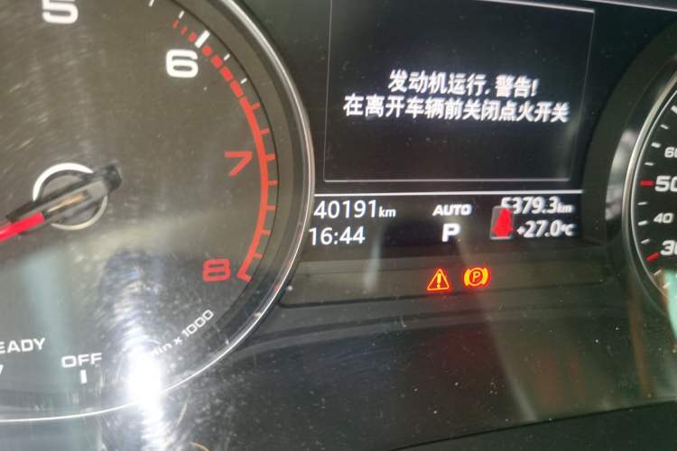 Used Audi A4L 2019 40 TFSI Ambition China VI Odometer Close Up