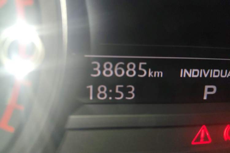 Used Audi A4L 2019 40 TFSI Ambition China VI Odometer Close Up