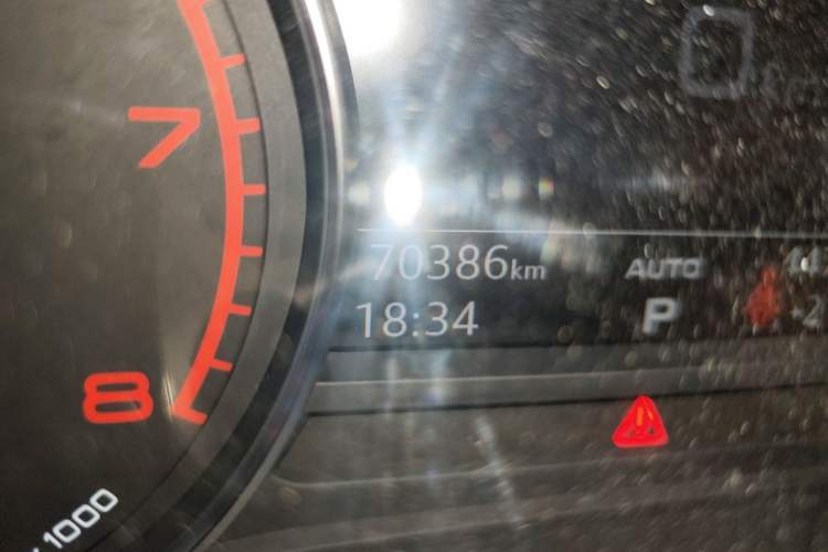 Used Audi A4L 2019 40 TFSI Ambition China VI Odometer Close Up