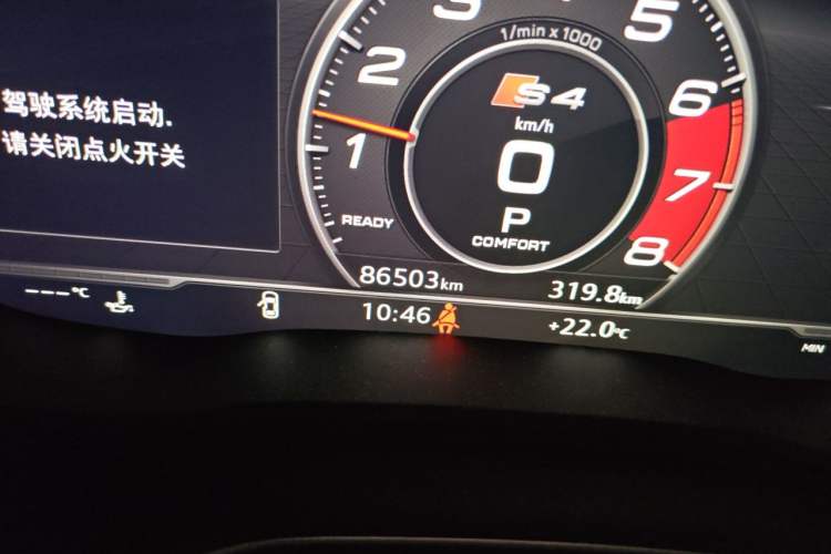 Used Audi A4L 2019 40 TFSI Fashion Edition China VI Emission Standard Odometer Close Up