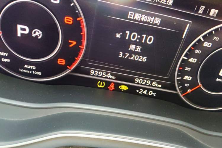 Used Audi A4L 2019 40 TFSI Fashion Edition China VI Emission Standard Odometer Close Up