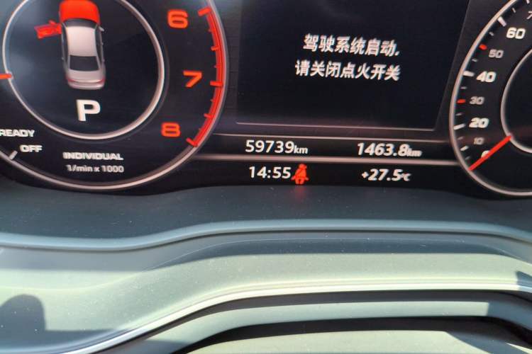 Used Audi A4L 2019 40 TFSI Fashion Edition China VI Emission Standard Odometer Close Up