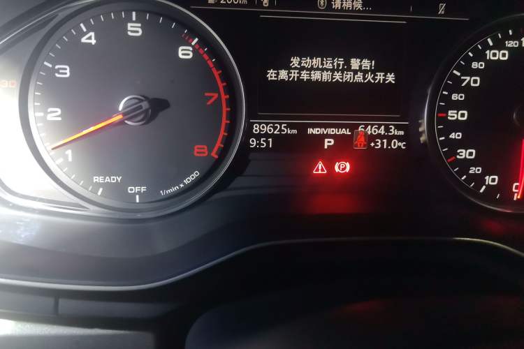 Used Audi A4L 2019 40 TFSI Ambition China VI Odometer Close Up