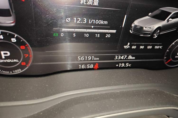 Used Audi A4L 2019 40 TFSI Fashion Edition China VI Emission Standard Odometer Close Up
