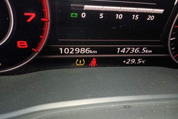 Used Audi A4L 2019 40 TFSI Fashion Edition China VI Emission Standard Odometer Close Up