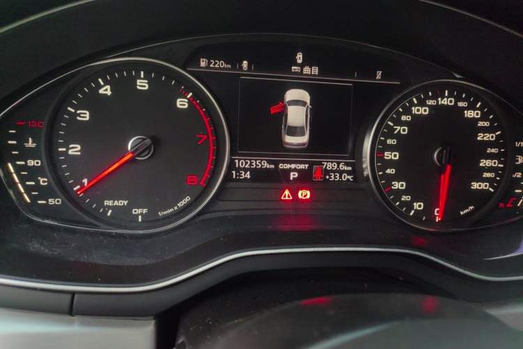 Used Audi A4L 2019 40 TFSI Ambition China VI Odometer Close Up