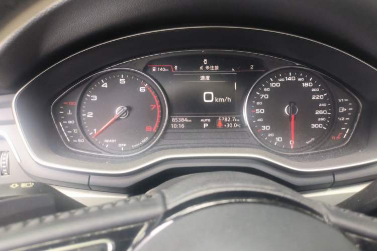Used Audi A4L 2019 40 TFSI Ambition China VI Odometer Close Up