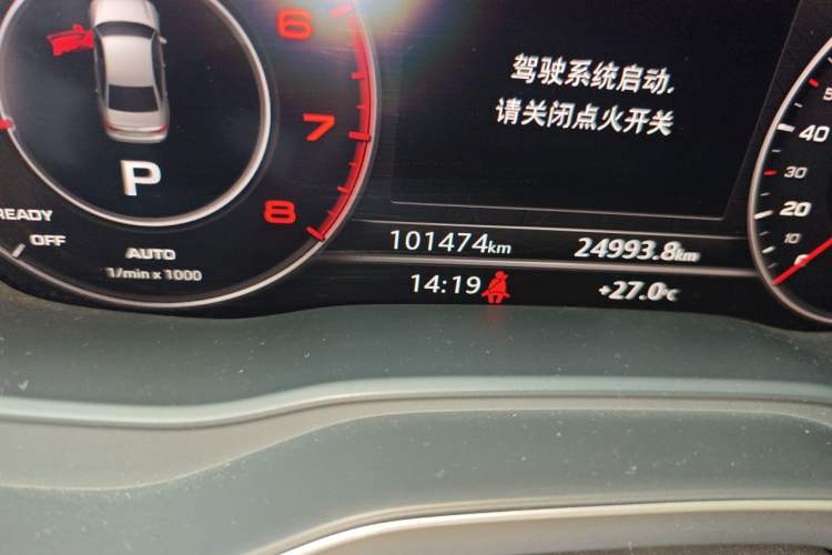 Used Audi A4L 2019 40 TFSI Fashion Version China V Odometer Close Up