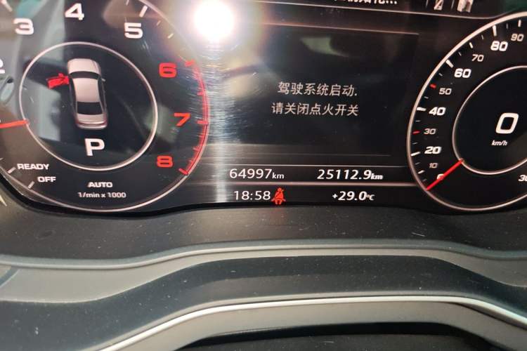 Used Audi A4L 2019 40 TFSI Fashion Edition China VI Emission Standard Odometer Close Up