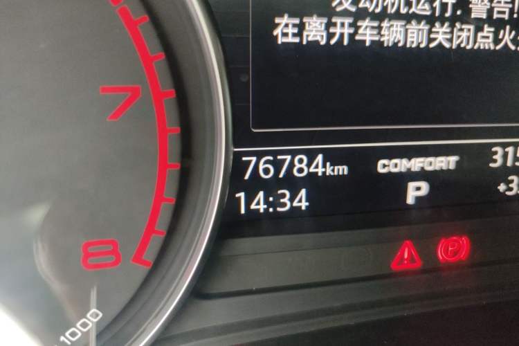 Used Audi A4L 2019 40 TFSI Ambition China VI Odometer Close Up
