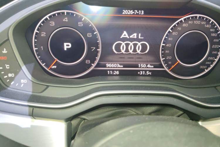 Used Audi A4L 2019 40 TFSI Fashion Edition China VI Emission Standard Odometer Close Up