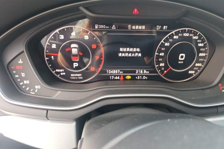Used Audi A4L 2019 40 TFSI Fashion Edition China VI Emission Standard Odometer Close Up