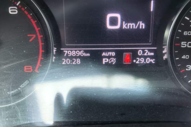 Used Audi A4L 2019 40 TFSI Ambition China VI Odometer Close Up