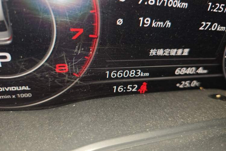Used Audi A4L 2019 40 TFSI Fashion Edition China VI Emission Standard Odometer Close Up