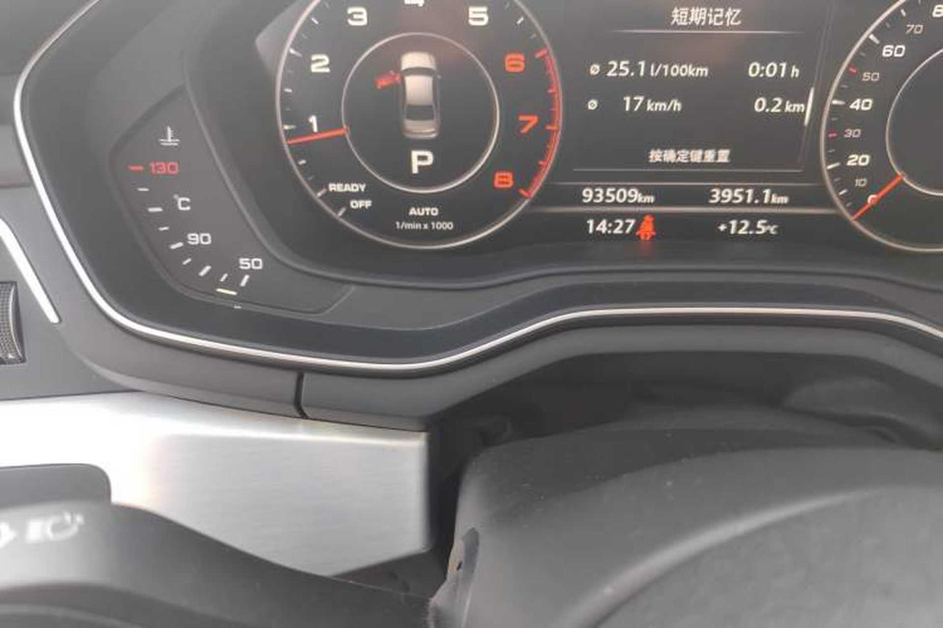 Used Audi A4L 2019 40 TFSI Fashion Edition China VI Emission Standard Odometer Close Up