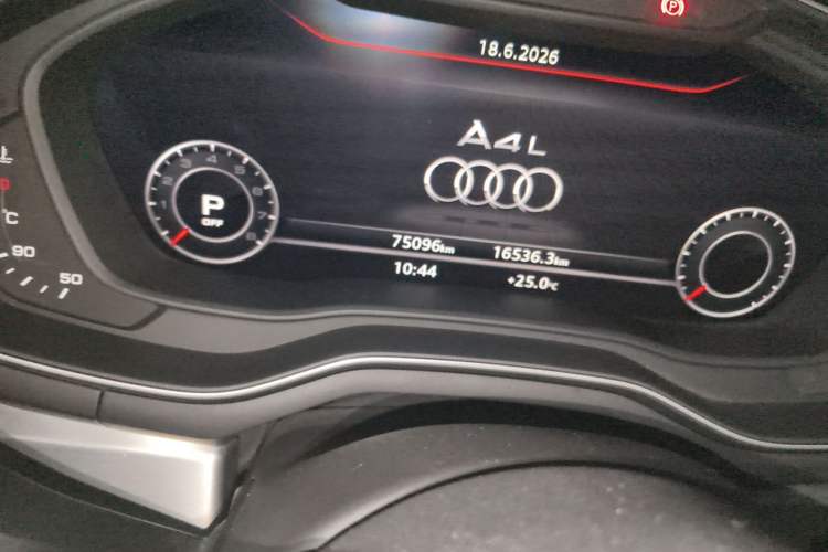 Used Audi A4L 2019 40 TFSI Fashion Edition China VI Emission Standard Odometer Close Up