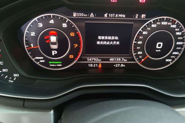 Used Audi A4L 2019 40 TFSI Fashion Edition China VI Emission Standard Odometer Close Up