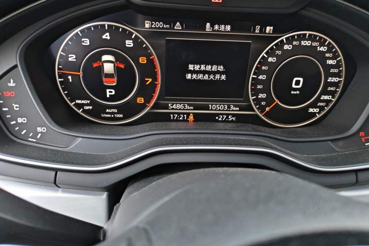 Used Audi A4L 2019 40 TFSI Fashion Edition China VI Emission Standard Odometer Close Up