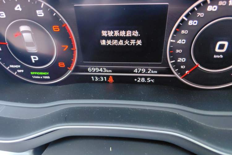 Used Audi A4L 2019 40 TFSI Fashion Edition China VI Emission Standard Odometer Close Up