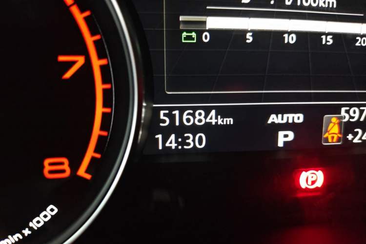 Used Audi A4L 2019 40 TFSI Ambition China VI Odometer Close Up