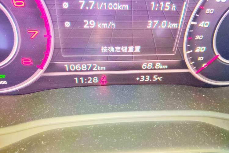 Used Audi A4L 2019 40 TFSI Fashion Edition China VI Emission Standard Odometer Close Up