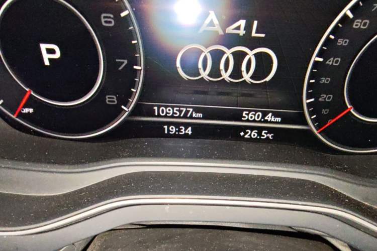 Used Audi A4L 2019 40 TFSI Fashion Edition China VI Emission Standard Odometer Close Up