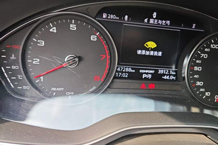Used Audi A4L 2019 40 TFSI Ambition China VI Odometer Close Up