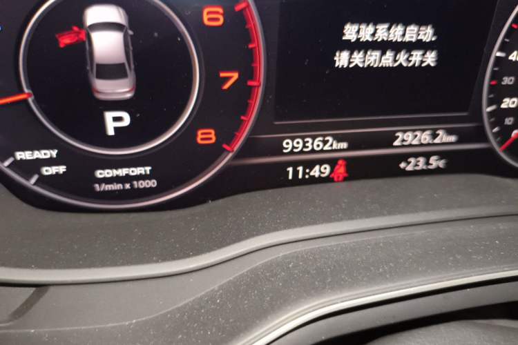 Used Audi A4L 2019 40 TFSI Fashion Edition China VI Emission Standard Odometer Close Up