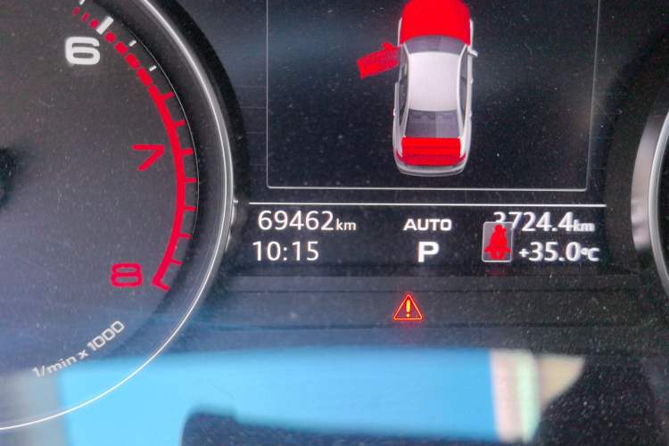 Used Audi A4L 2019 40 TFSI Ambition China VI Odometer Close Up