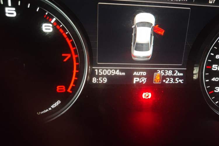 Used Audi A4L 2019 40 TFSI Ambition China VI Odometer Close Up