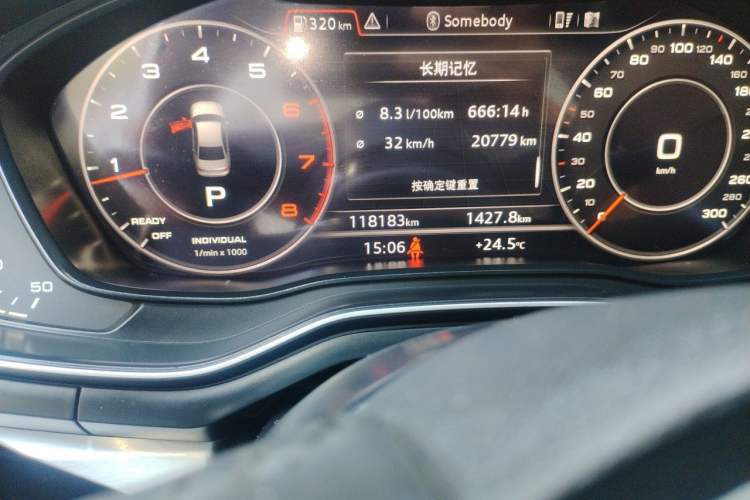 Used Audi A4L 2019 40 TFSI Fashion Version China V Odometer Close Up