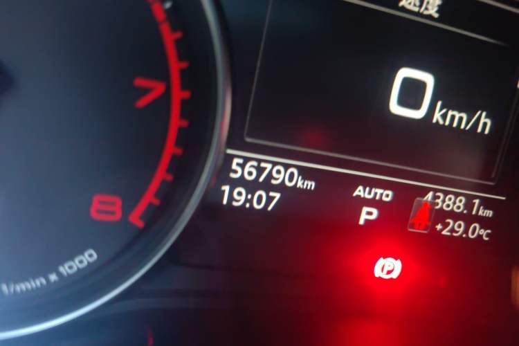 Used Audi A4L 2019 40 TFSI Ambition Version China V Odometer Close Up
