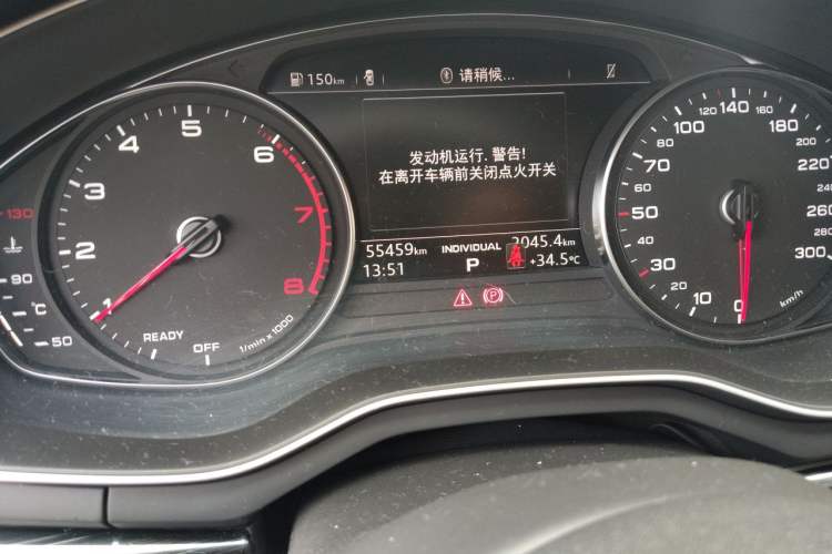 Used Audi A4L 2019 40 TFSI Ambition China VI Odometer Close Up
