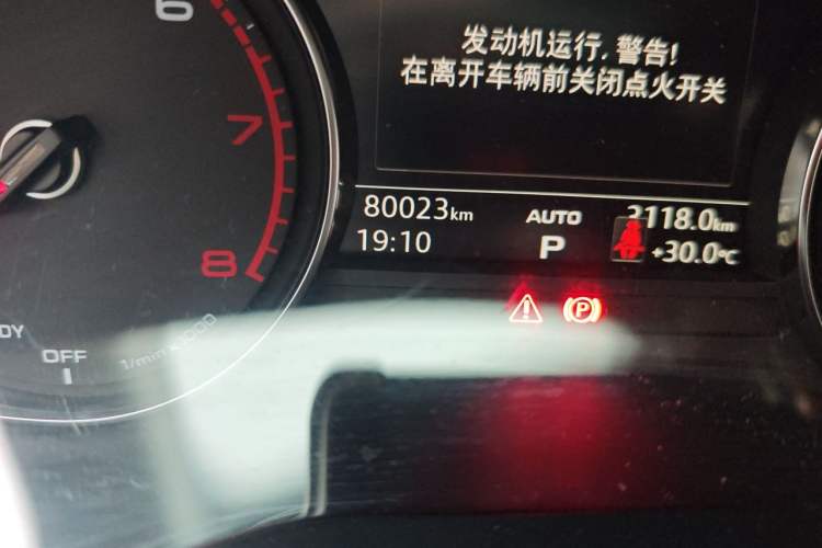 Used Audi A4L 2019 40 TFSI Ambition China VI Odometer Close Up