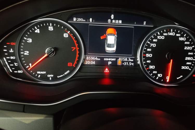 Used Audi A4L 2019 40 TFSI Fashion Edition China VI Emission Standard Odometer Close Up