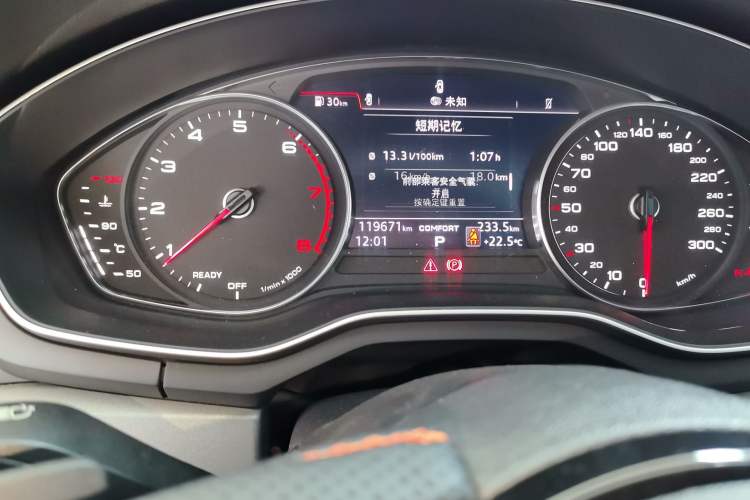 Used Audi A4L 2019 40 TFSI Ambition China VI Odometer Close Up