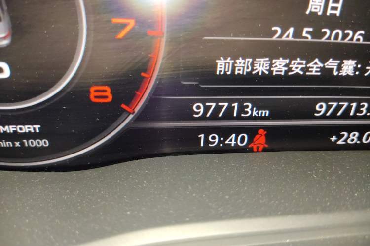 Used Audi A4L 2019 40 TFSI Fashion Edition China VI Emission Standard Odometer Close Up